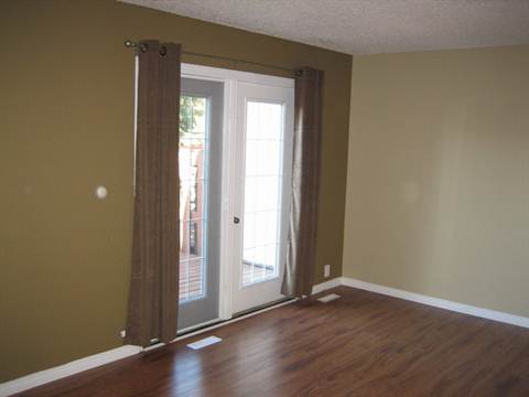 Experience Affordable QUALITY & STYLE * * * FRESH Renovated 3-Bedroom Home - Thumbnail 4