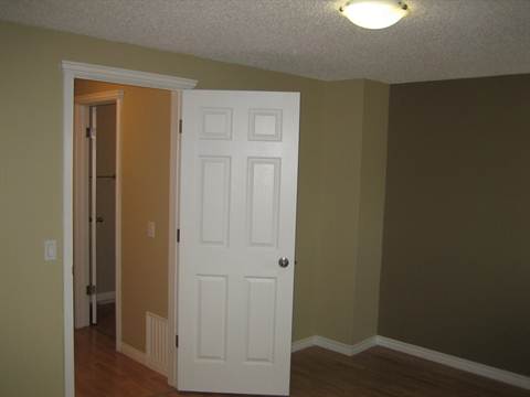 Experience Affordable QUALITY & STYLE * * * FRESH Renovated 3-Bedroom Home - Thumbnail 17