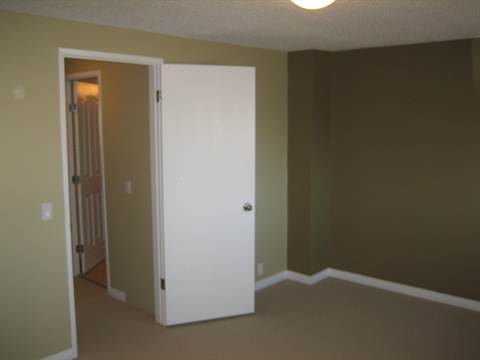 Experience Affordable QUALITY & STYLE * * * FRESH Renovated 3-Bedroom Home - Thumbnail 18