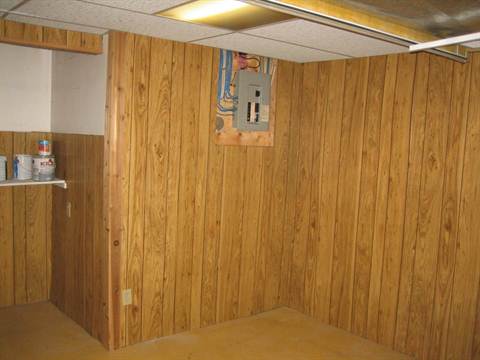 Experience Affordable QUALITY & STYLE * * * FRESH Renovated 3-Bedroom Home - Thumbnail 22
