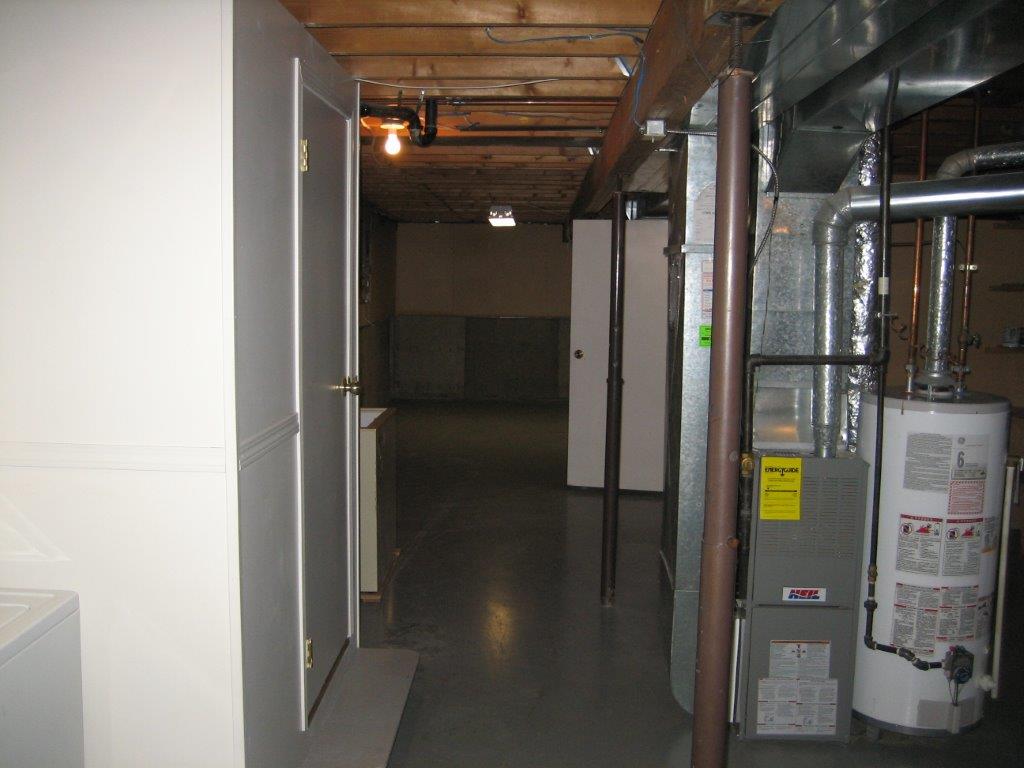 Rare BUNGALOW Townhome, 3 Bedrooms & 8 APPLIANCES! ~ North Edmonton - Thumbnail 21