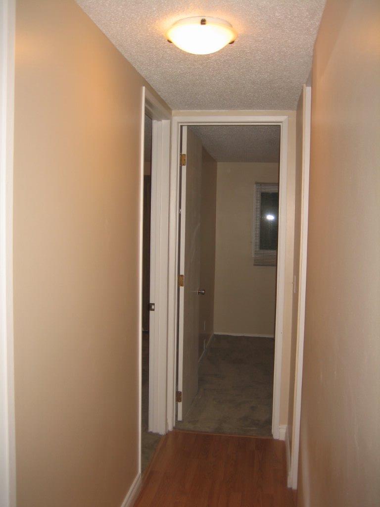 Rare BUNGALOW Townhome, 3 Bedrooms & 8 APPLIANCES! ~ North Edmonton - Thumbnail 3