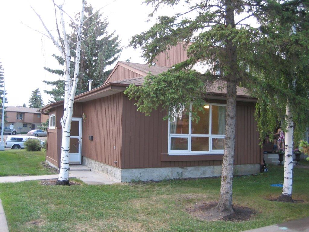 Rare BUNGALOW Townhome, 3 Bedrooms & 8 APPLIANCES! ~ North Edmonton - Thumbnail 23