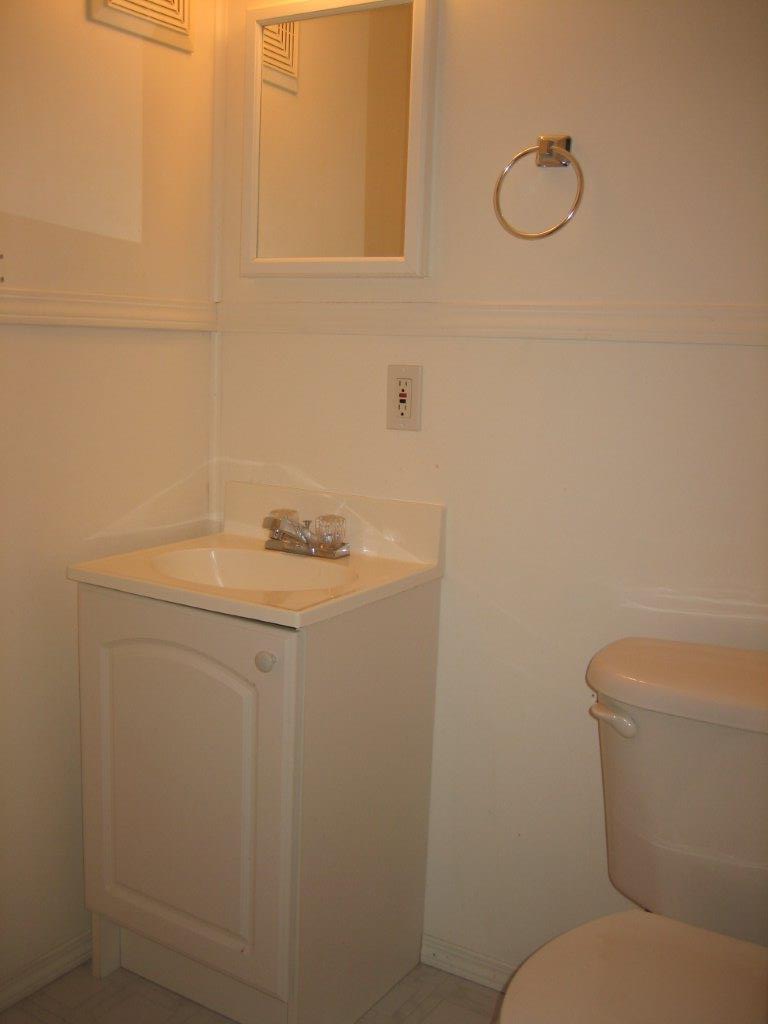 Rare BUNGALOW Townhome, 3 Bedrooms & 8 APPLIANCES! ~ North Edmonton - Thumbnail 15