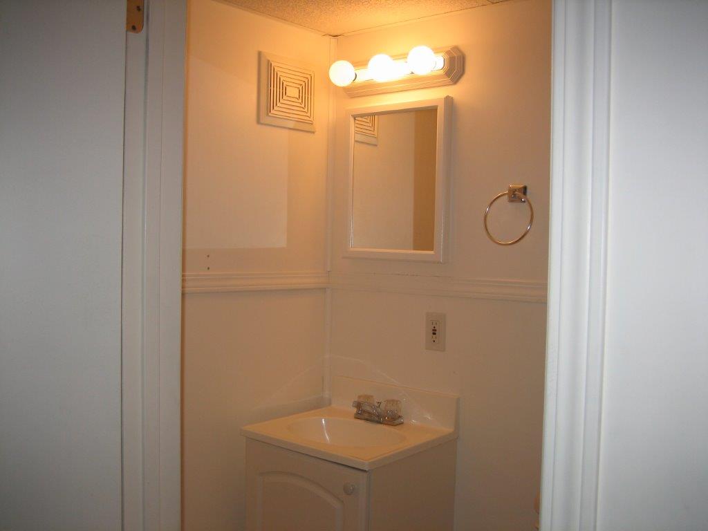 Rare BUNGALOW Townhome, 3 Bedrooms & 8 APPLIANCES! ~ North Edmonton - Thumbnail 13