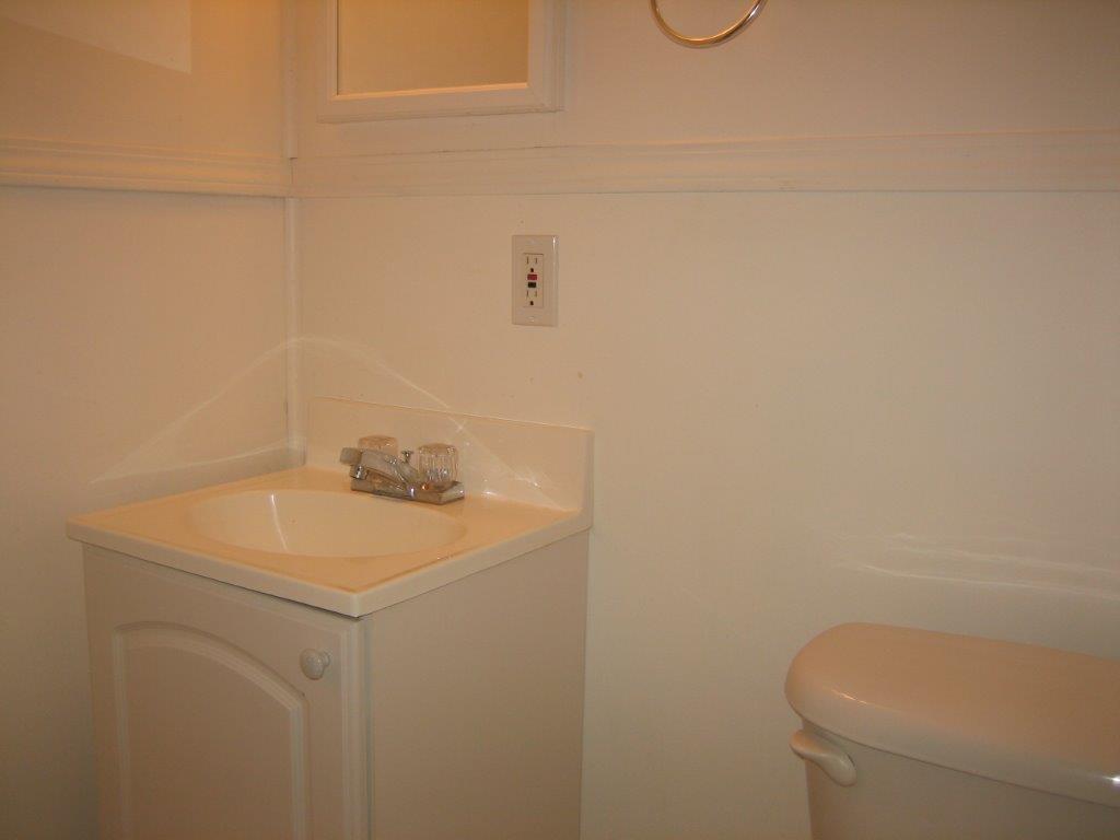 Rare BUNGALOW Townhome, 3 Bedrooms & 8 APPLIANCES! ~ North Edmonton - Thumbnail 16