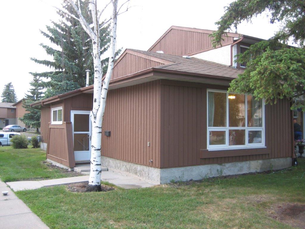 Rare BUNGALOW Townhome, 3 Bedrooms & 8 APPLIANCES! ~ North Edmonton - Thumbnail 24