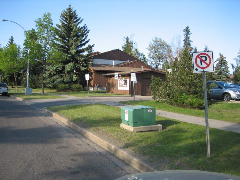 Rare BUNGALOW Townhome, 3 Bedrooms & 8 APPLIANCES! ~ North Edmonton - Thumbnail 26