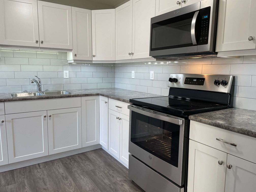 DELIGHTFUL 3-Bedroom Townhome with Private Outdoor Space! - Thumbnail 16