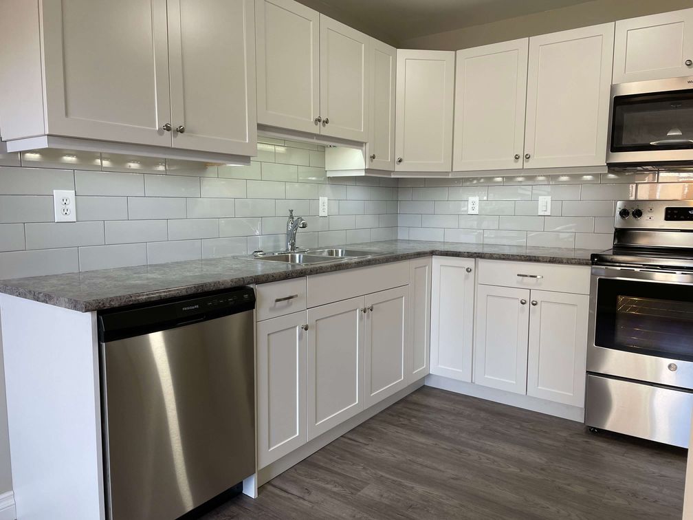 DELIGHTFUL 3-Bedroom Townhome with Private Outdoor Space! - Thumbnail 17
