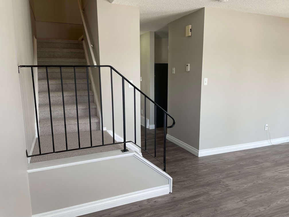 DELIGHTFUL 3-Bedroom Townhome with Private Outdoor Space! - Thumbnail 4