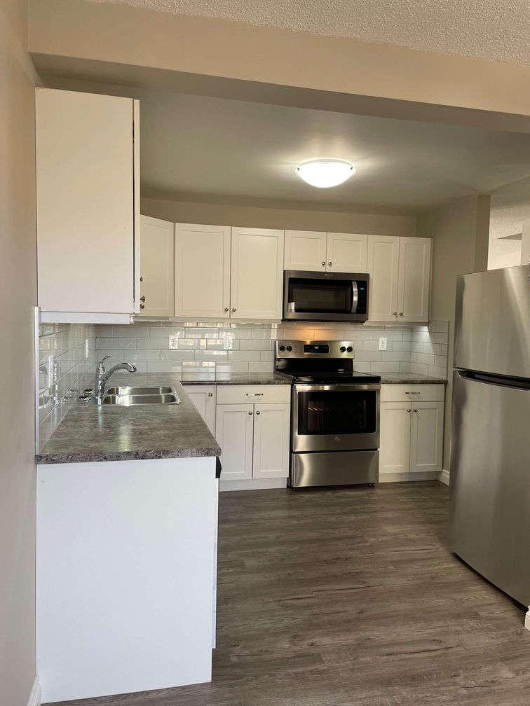 DELIGHTFUL 3-Bedroom Townhome with Private Outdoor Space! - Thumbnail 22