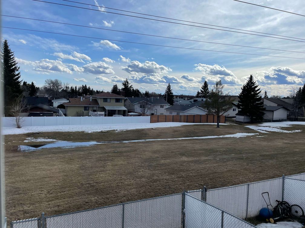 DELIGHTFUL 3-Bedroom Townhome with Private Outdoor Space! - Thumbnail 54
