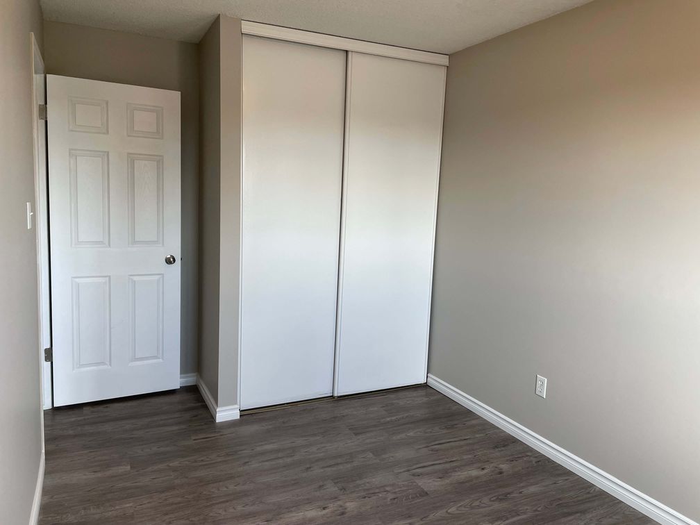 DELIGHTFUL 3-Bedroom Townhome with Private Outdoor Space! - Thumbnail 30