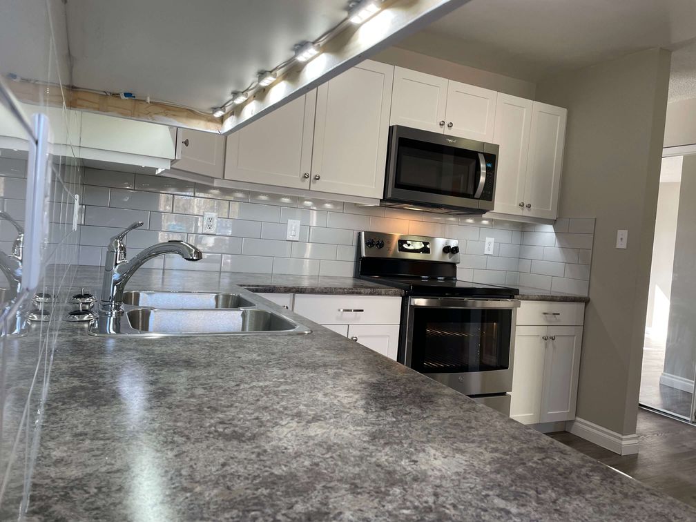 DELIGHTFUL 3-Bedroom Townhome with Private Outdoor Space! - Thumbnail 15