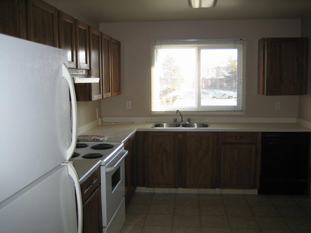 ~ SOPHISTICATED Residence ~ 2 Baths ~ - Thumbnail 35