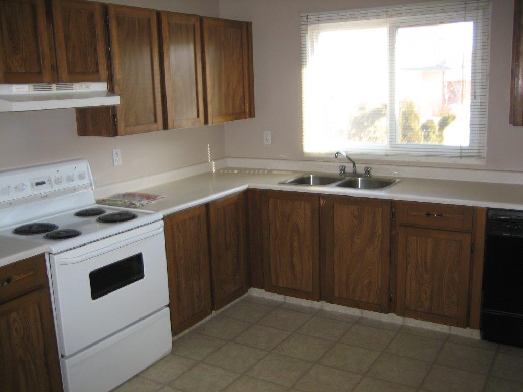 ~ SOPHISTICATED Residence ~ 2 Baths ~ - Thumbnail 33