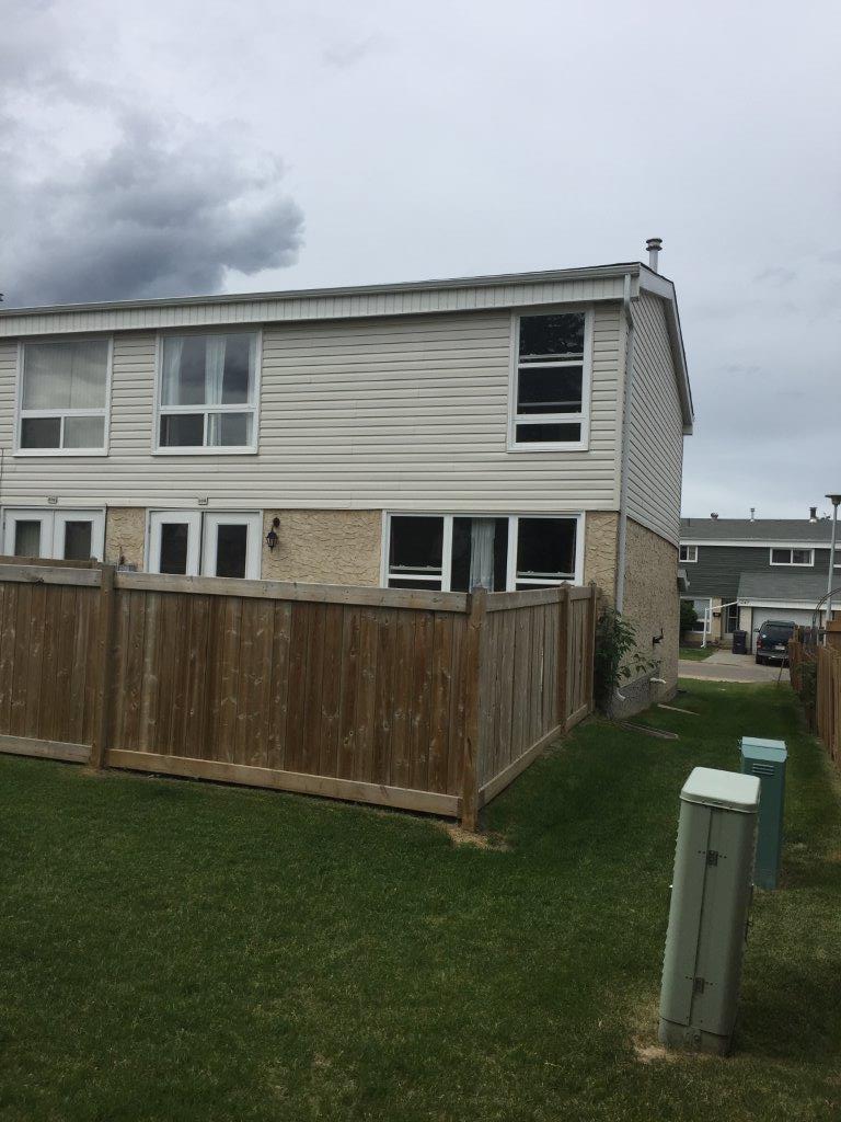 *** DISCOVER This DELIGHTFUL Family Townhome with Attached GARAGE *** - Thumbnail 64