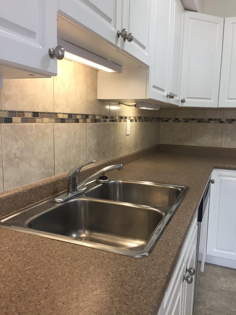 *** DISCOVER This DELIGHTFUL Family Townhome with Attached GARAGE *** - Thumbnail 17