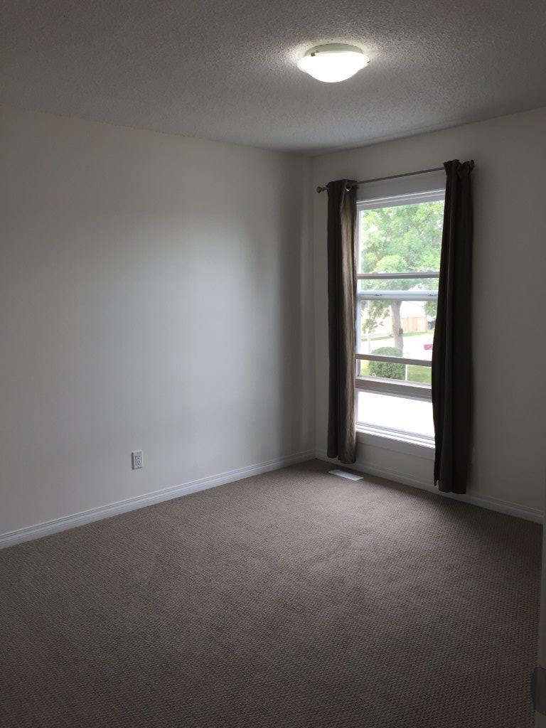 *** DISCOVER This DELIGHTFUL Family Townhome with Attached GARAGE *** - Thumbnail 24