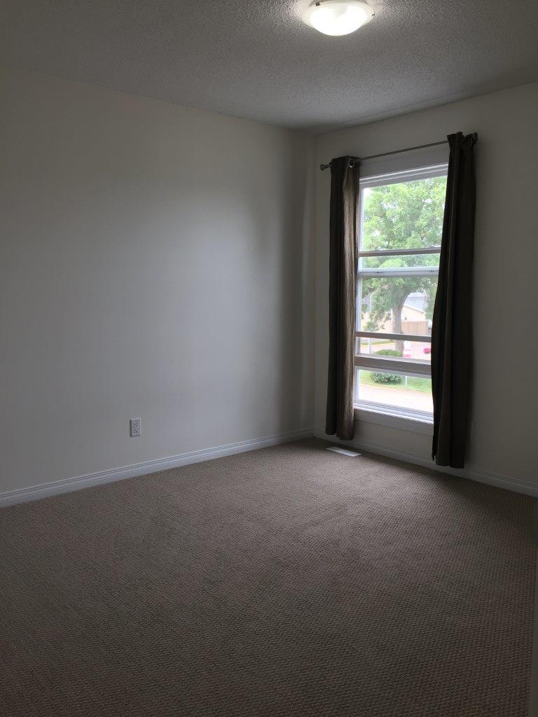 *** DISCOVER This DELIGHTFUL Family Townhome with Attached GARAGE *** - Thumbnail 25