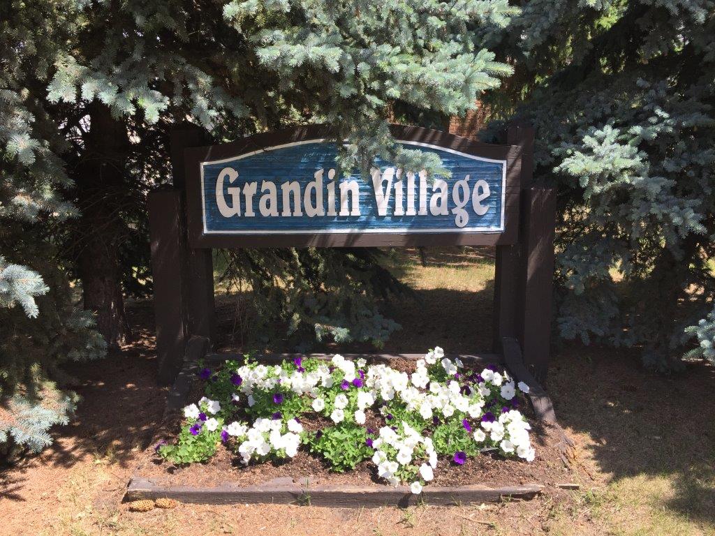 *** DISCOVER This DELIGHTFUL Family Townhome with Attached GARAGE *** - Thumbnail 67