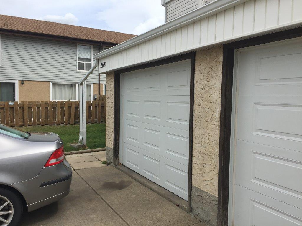 *** DISCOVER This DELIGHTFUL Family Townhome with Attached GARAGE *** - Thumbnail 61