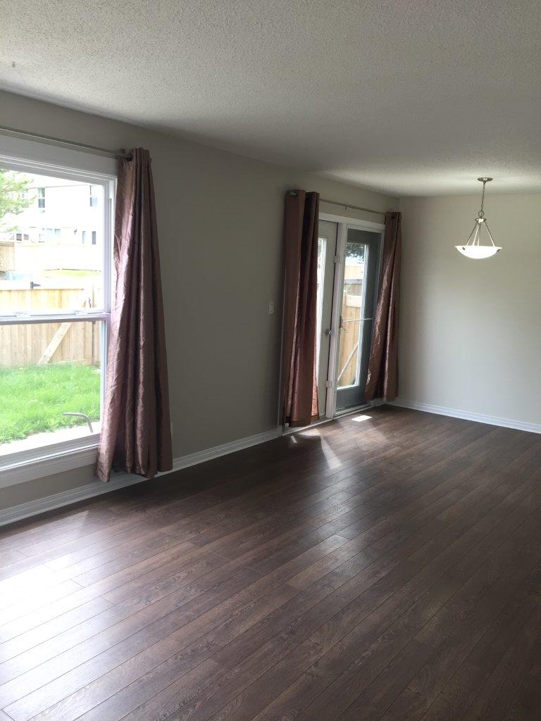 *** DISCOVER This DELIGHTFUL Family Townhome with Attached GARAGE *** - Thumbnail 2