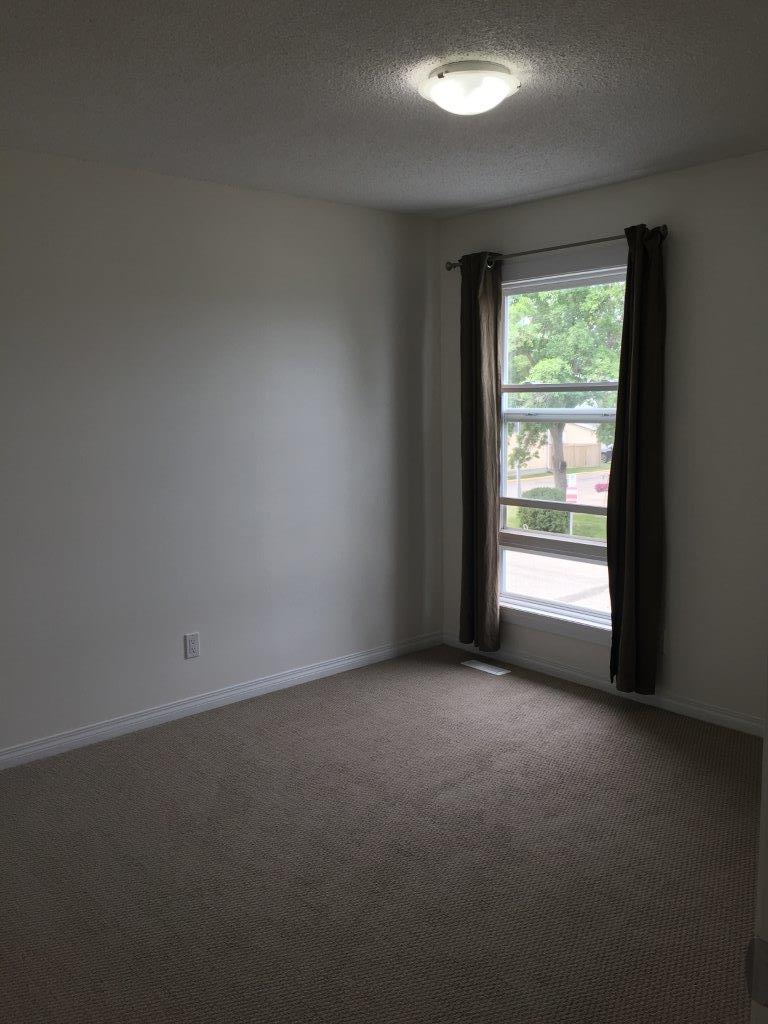 *** DISCOVER This DELIGHTFUL Family Townhome with Attached GARAGE *** - Thumbnail 26