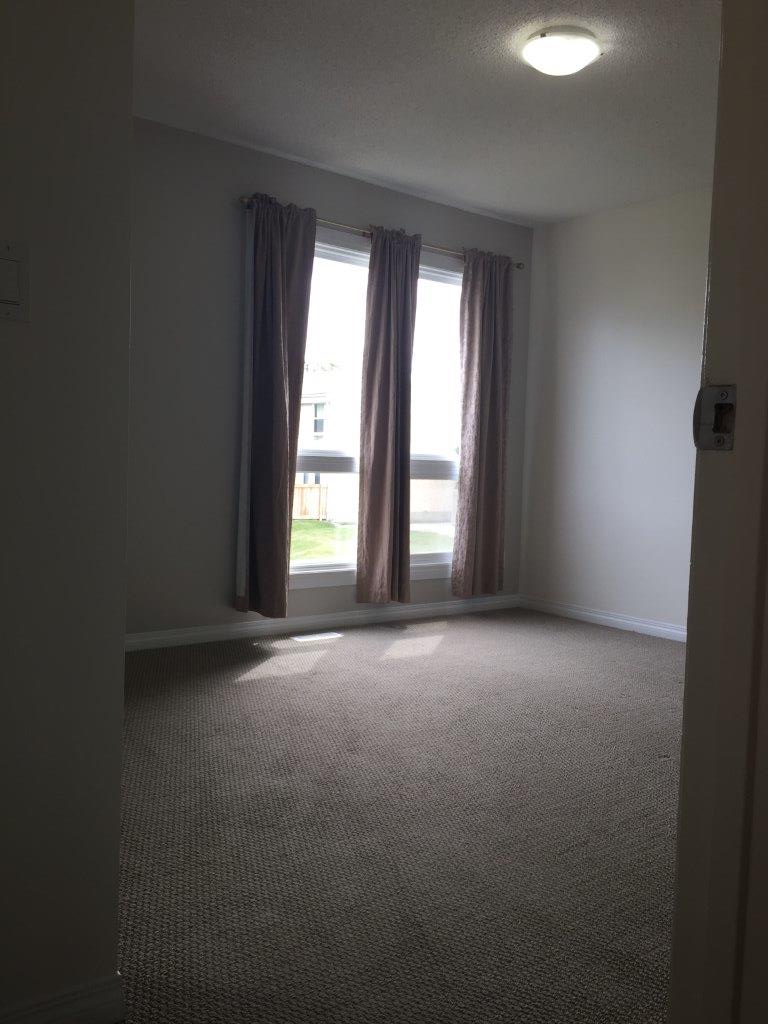 *** DISCOVER This DELIGHTFUL Family Townhome with Attached GARAGE *** - Thumbnail 28
