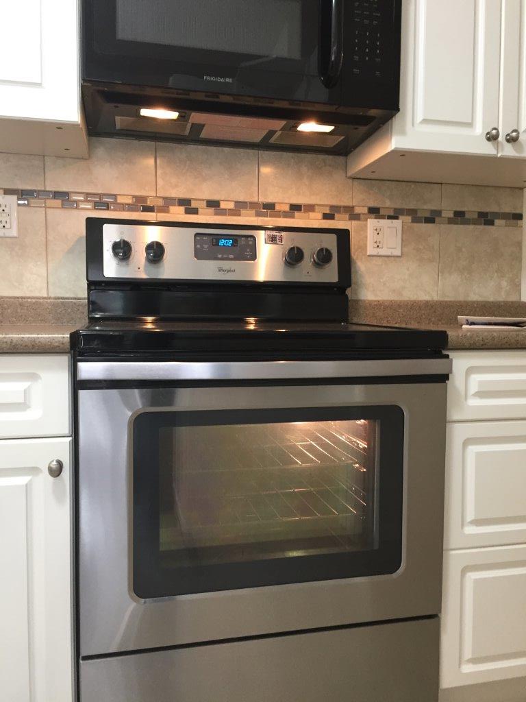 *** DISCOVER This DELIGHTFUL Family Townhome with Attached GARAGE *** - Thumbnail 18