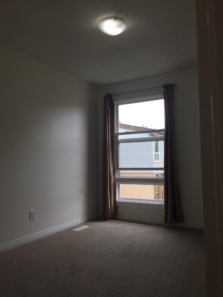 *** DISCOVER This DELIGHTFUL Family Townhome with Attached GARAGE *** - Thumbnail 31
