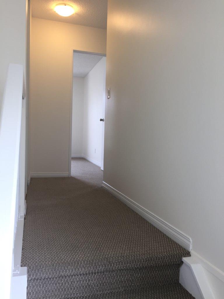 *** DISCOVER This DELIGHTFUL Family Townhome with Attached GARAGE *** - Thumbnail 10