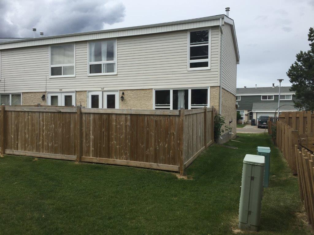 *** DISCOVER This DELIGHTFUL Family Townhome with Attached GARAGE *** - Thumbnail 63