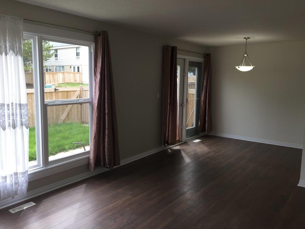 *** DISCOVER This DELIGHTFUL Family Townhome with Attached GARAGE *** - Thumbnail 11