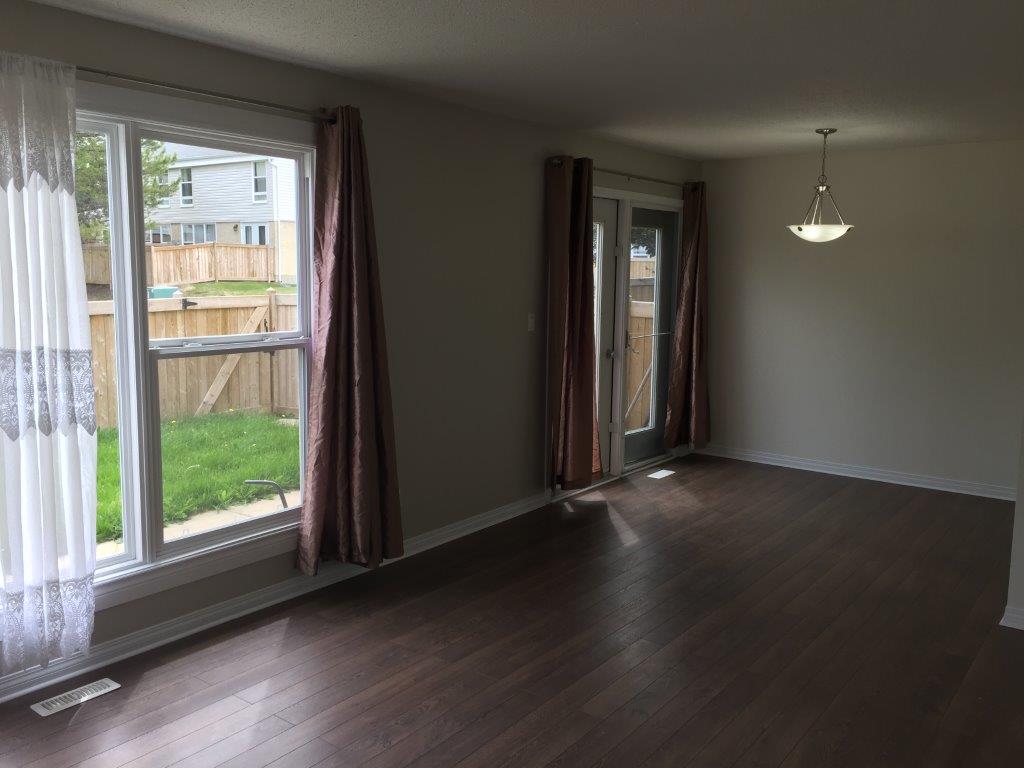 *** DISCOVER This DELIGHTFUL Family Townhome with Attached GARAGE *** - Thumbnail 12
