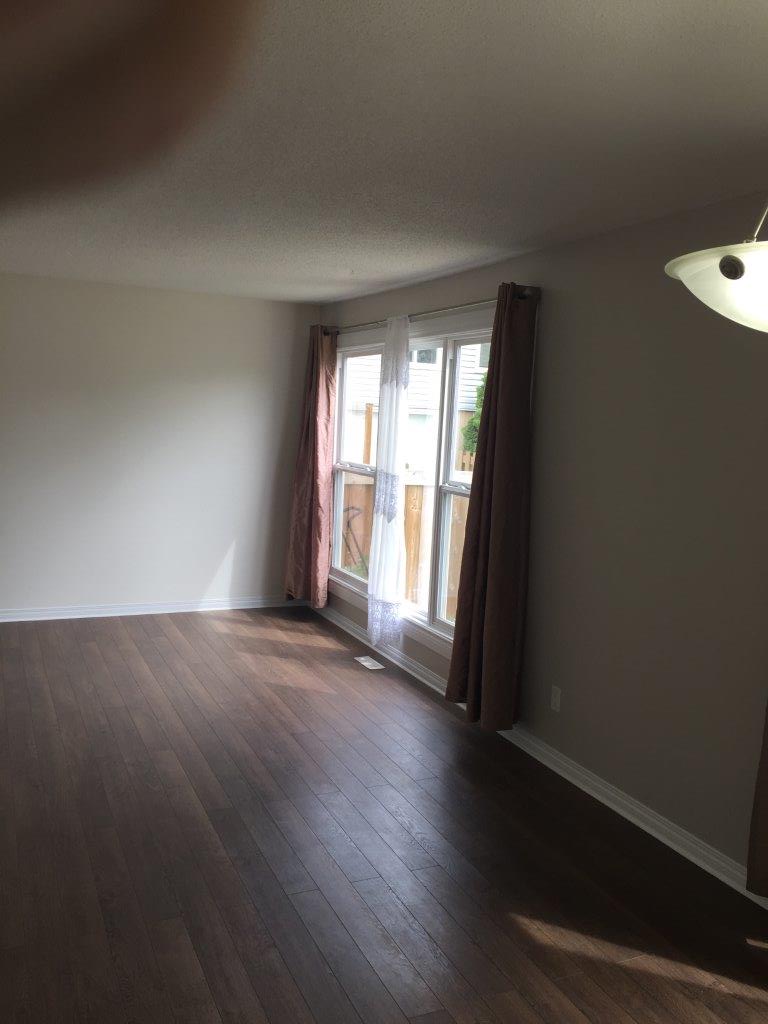*** DISCOVER This DELIGHTFUL Family Townhome with Attached GARAGE *** - Thumbnail 3
