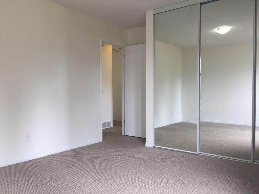 *** DISCOVER This DELIGHTFUL Family Townhome with Attached GARAGE *** - Thumbnail 22
