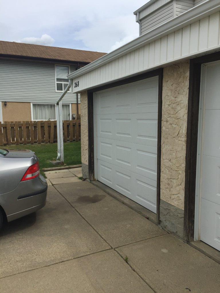 *** DISCOVER This DELIGHTFUL Family Townhome with Attached GARAGE *** - Thumbnail 62