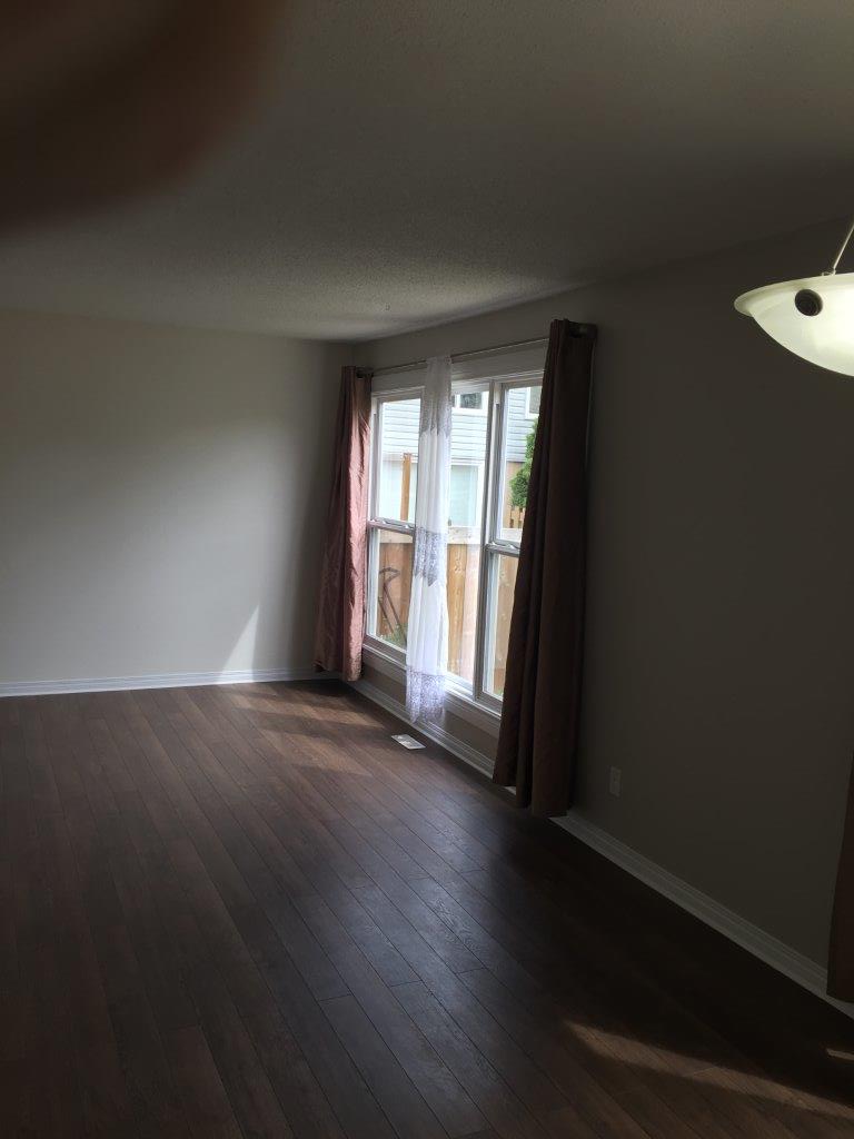 *** DISCOVER This DELIGHTFUL Family Townhome with Attached GARAGE *** - Thumbnail 4