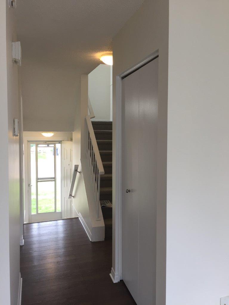 *** DISCOVER This DELIGHTFUL Family Townhome with Attached GARAGE *** - Thumbnail 13