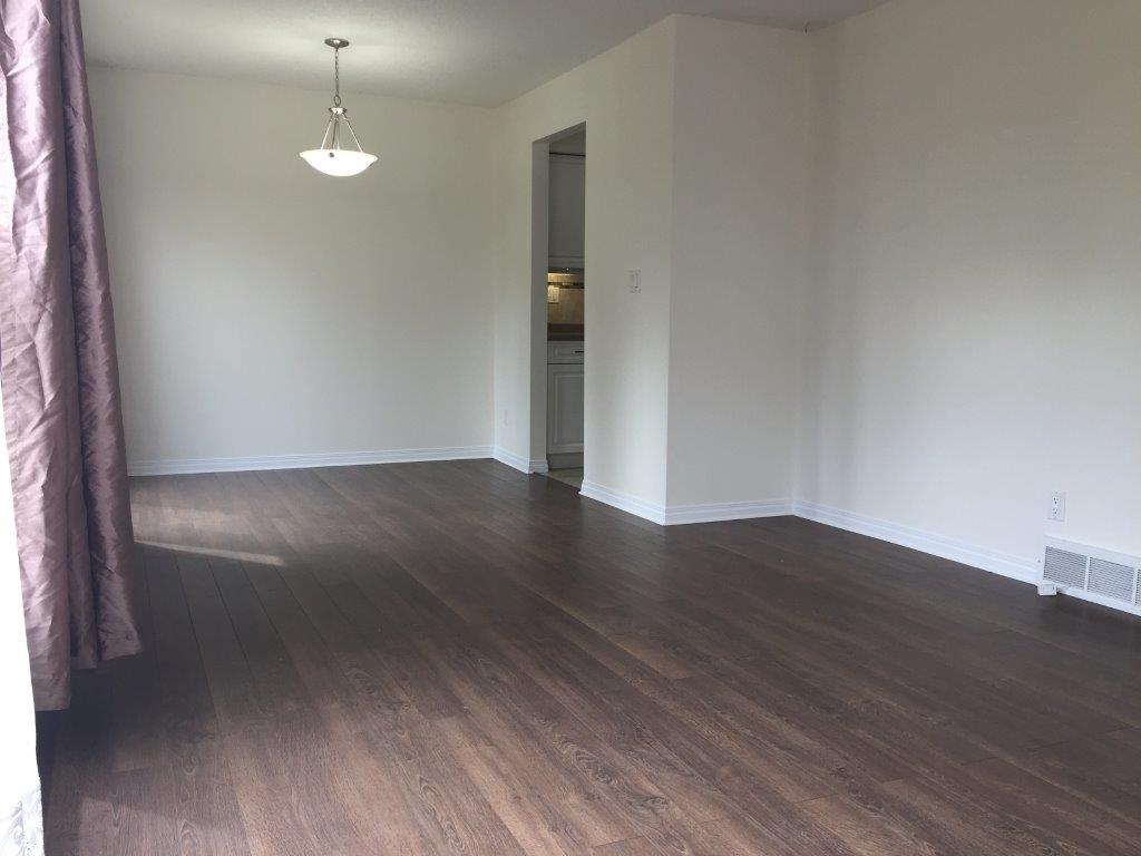 *** DISCOVER This DELIGHTFUL Family Townhome with Attached GARAGE *** - Thumbnail 5