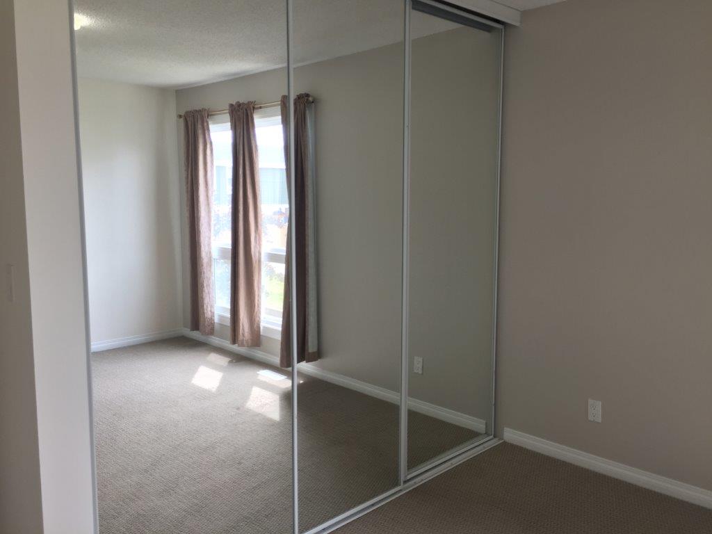 *** DISCOVER This DELIGHTFUL Family Townhome with Attached GARAGE *** - Thumbnail 35