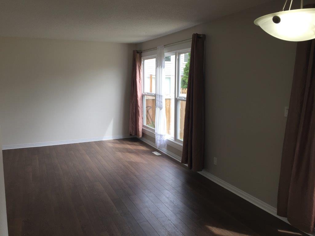 *** DISCOVER This DELIGHTFUL Family Townhome with Attached GARAGE *** - Thumbnail 6