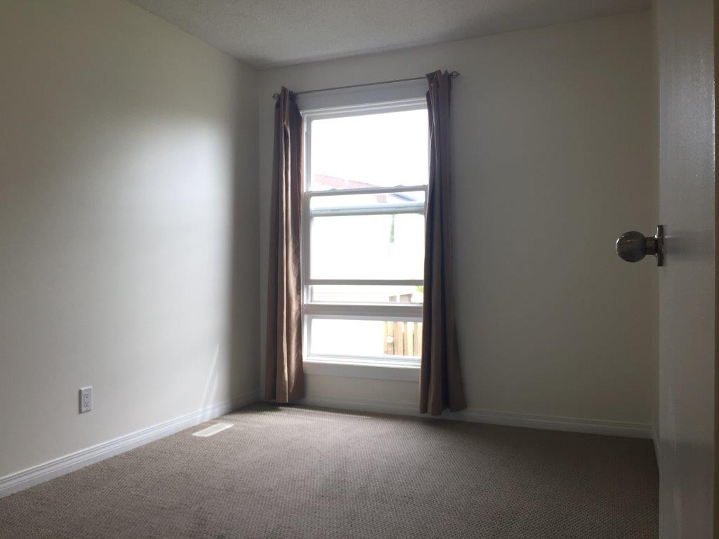*** DISCOVER This DELIGHTFUL Family Townhome with Attached GARAGE *** - Thumbnail 37