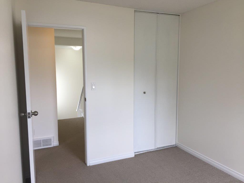 *** DISCOVER This DELIGHTFUL Family Townhome with Attached GARAGE *** - Thumbnail 38