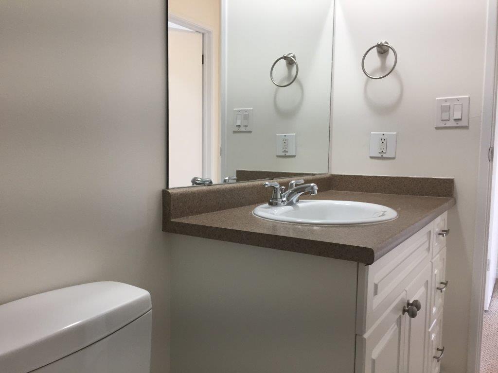*** DISCOVER This DELIGHTFUL Family Townhome with Attached GARAGE *** - Thumbnail 46