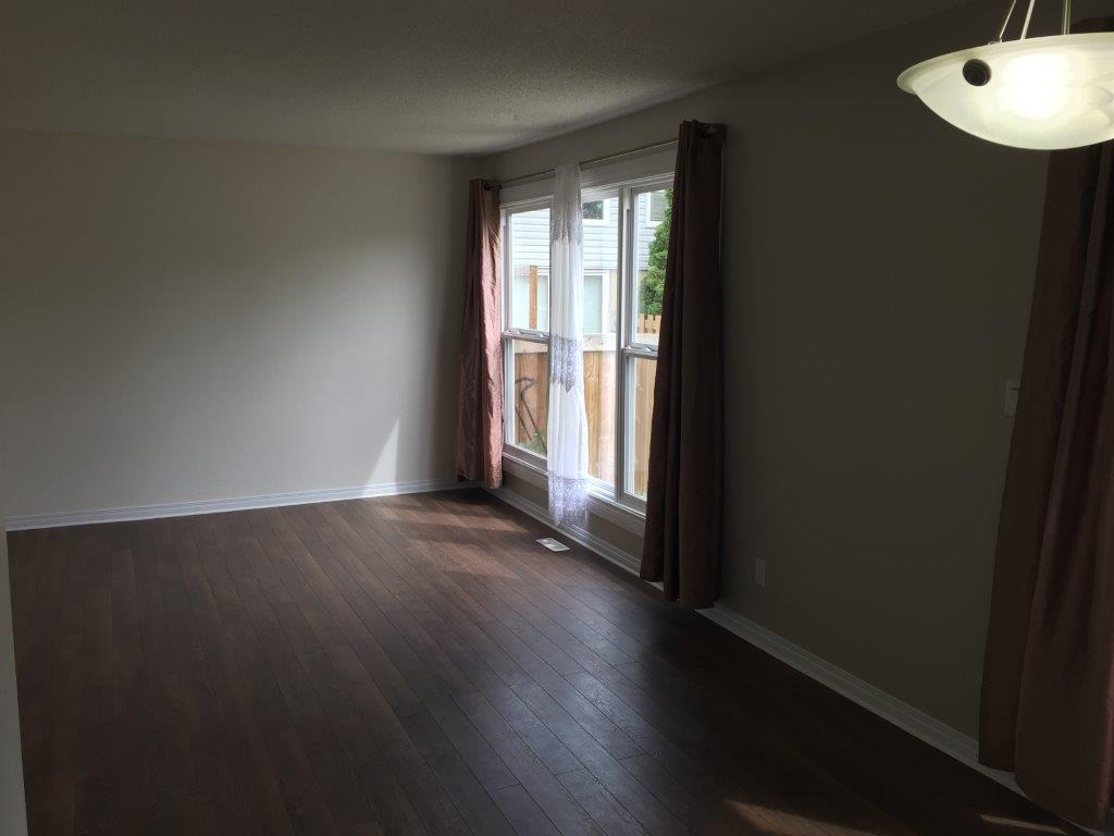 *** DISCOVER This DELIGHTFUL Family Townhome with Attached GARAGE *** - Thumbnail 14