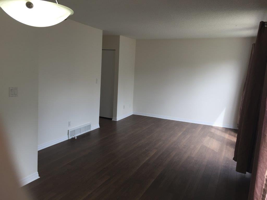 *** DISCOVER This DELIGHTFUL Family Townhome with Attached GARAGE *** - Thumbnail 15