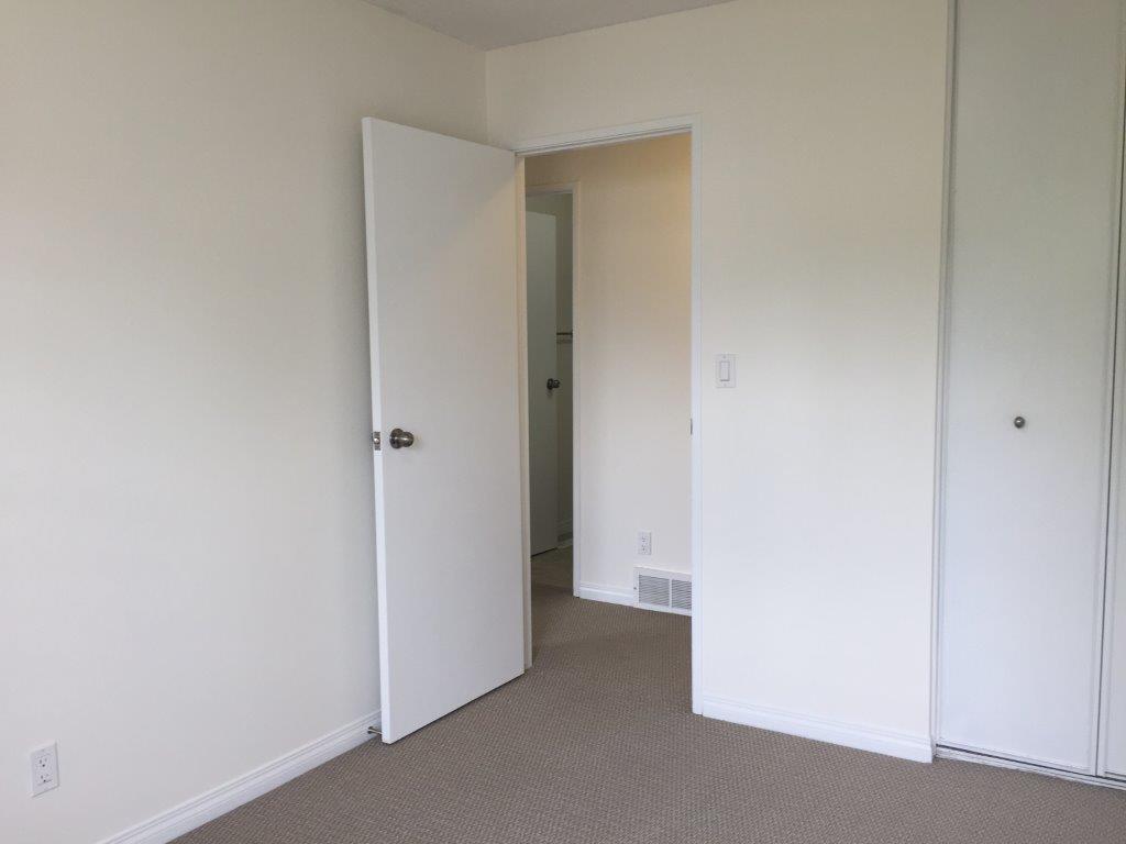 *** DISCOVER This DELIGHTFUL Family Townhome with Attached GARAGE *** - Thumbnail 40